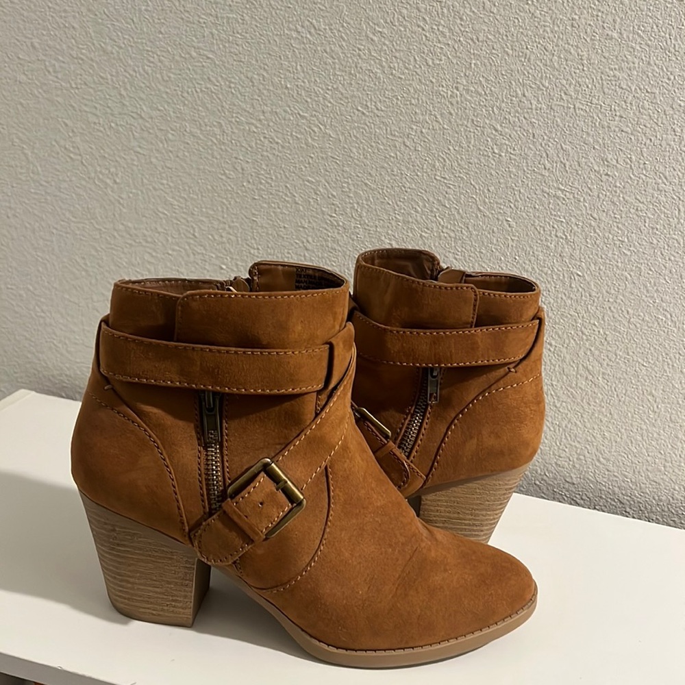 BROWN BOOTIES